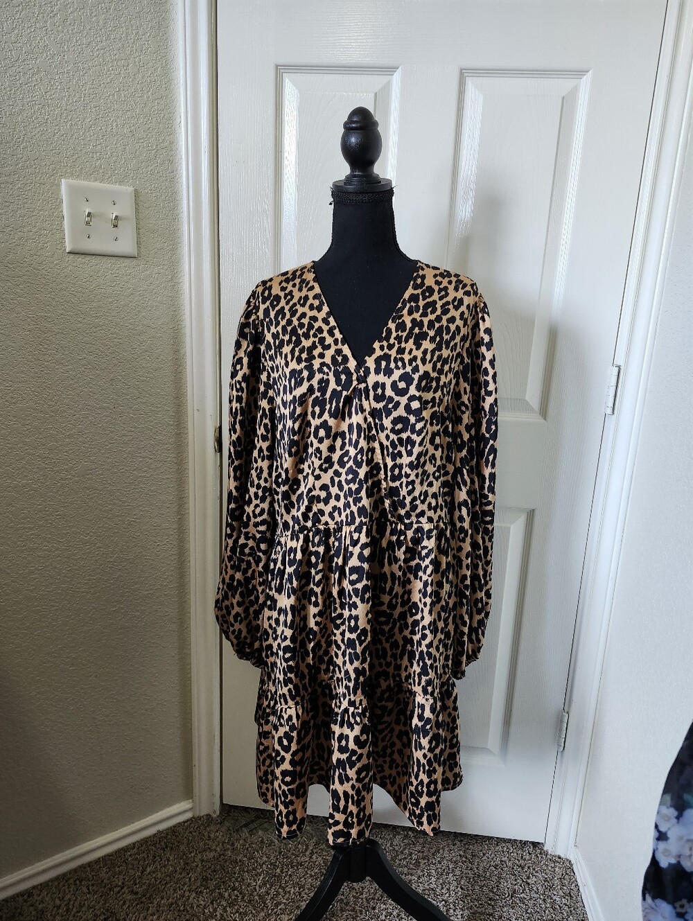 Nasty Gal Leopard Print V-Neck Women’s Top Dress - Black & Tan